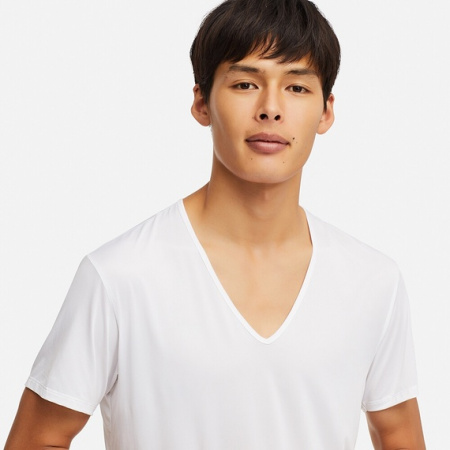 UNIQLO AIRism Мужская футболка с V-образным вырезом