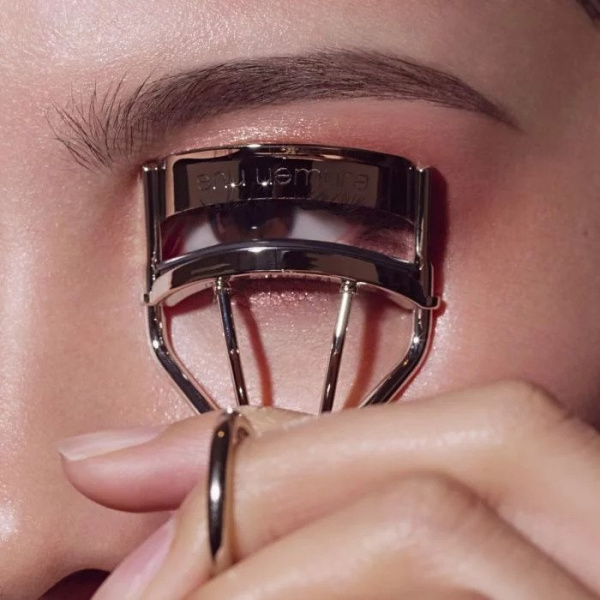 Shu Uemura -  - eyelash curler Shu Uemura Щипцы для завивки ресниц